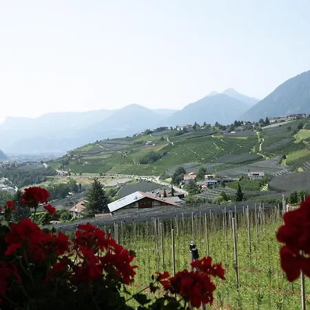 Noessinghof Bed & Breakfast Tirolo